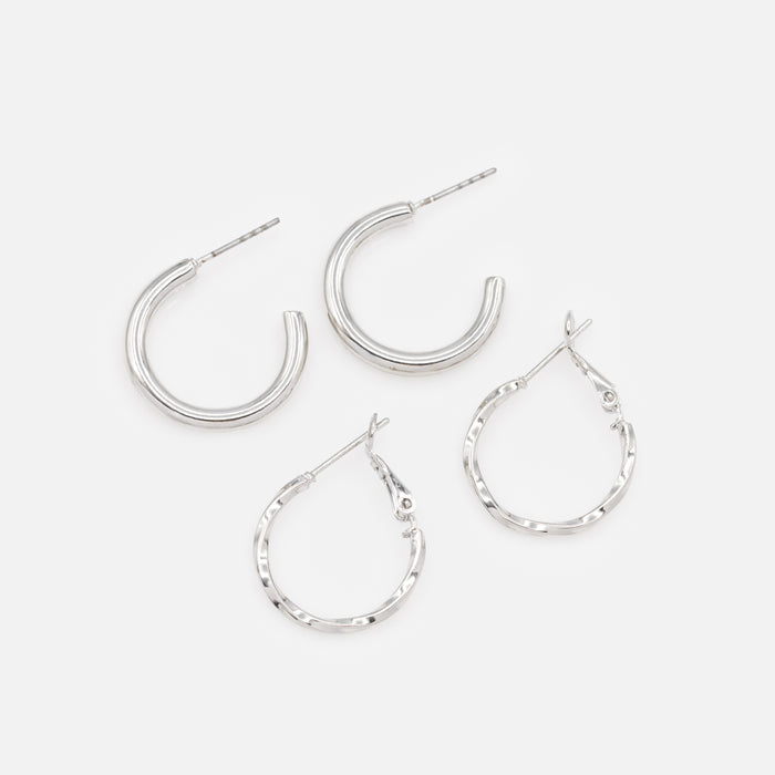 Duo de boucles d’oreilles anneaux argentés unis et tordus