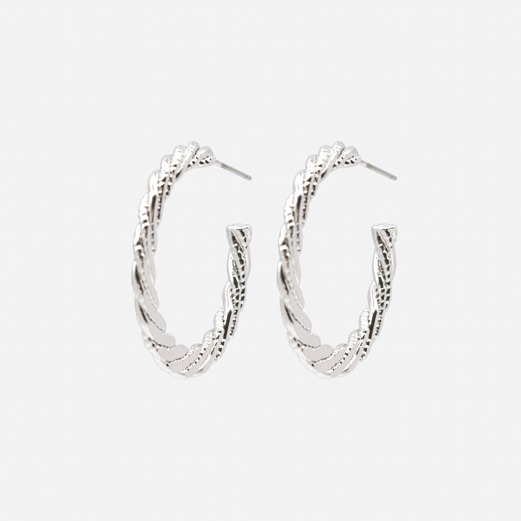 Boucles d'oreilles anneaux argentés torsadés et texturés