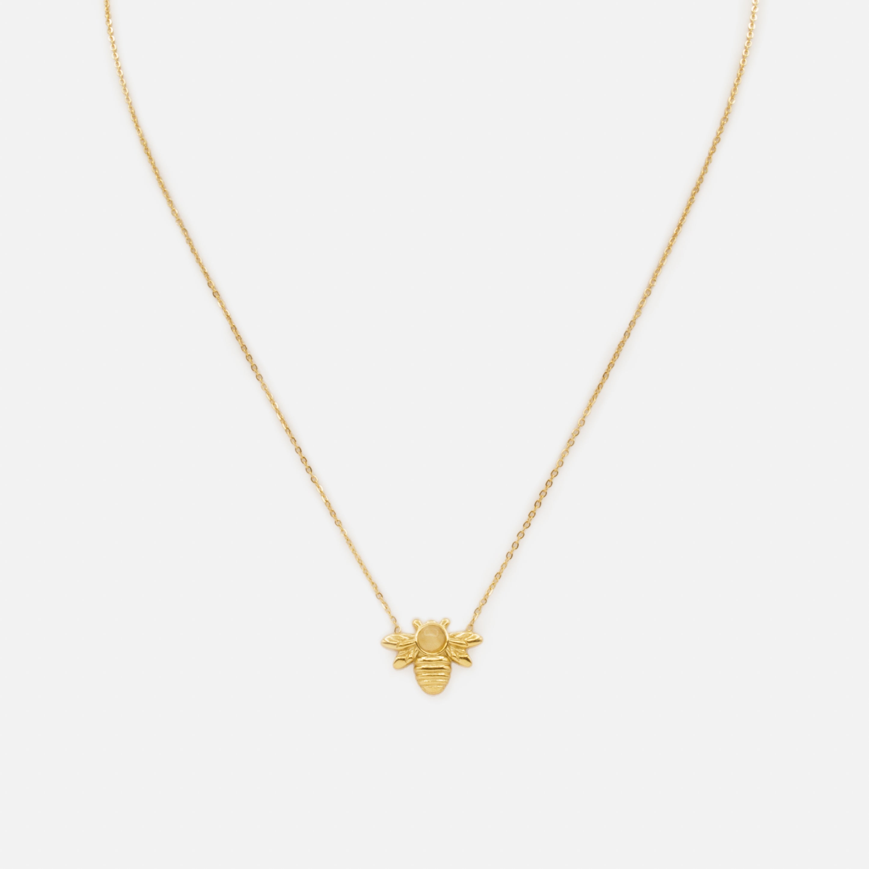 Collier doré avec breloque abeille et pierre translucide