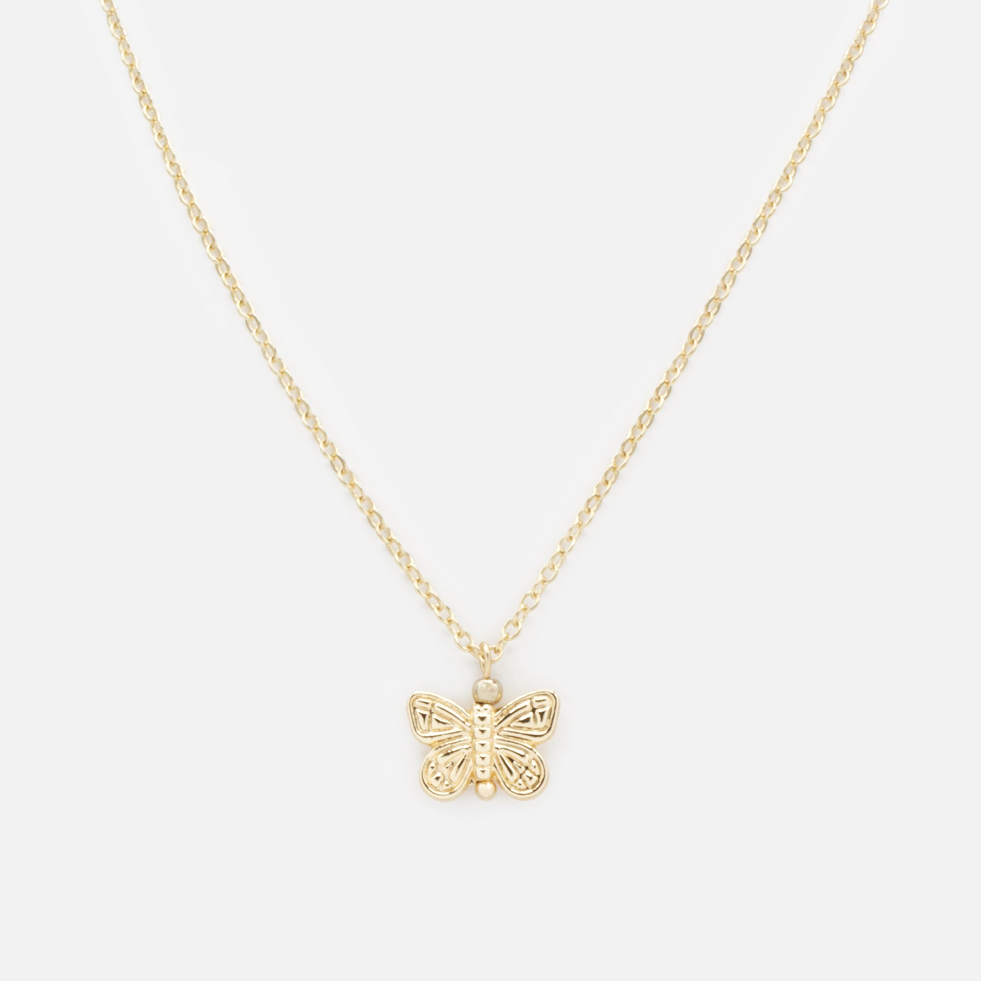 Collier doré avec breloque papillon