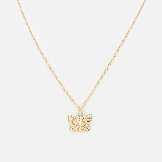 Collier doré avec breloque papillon