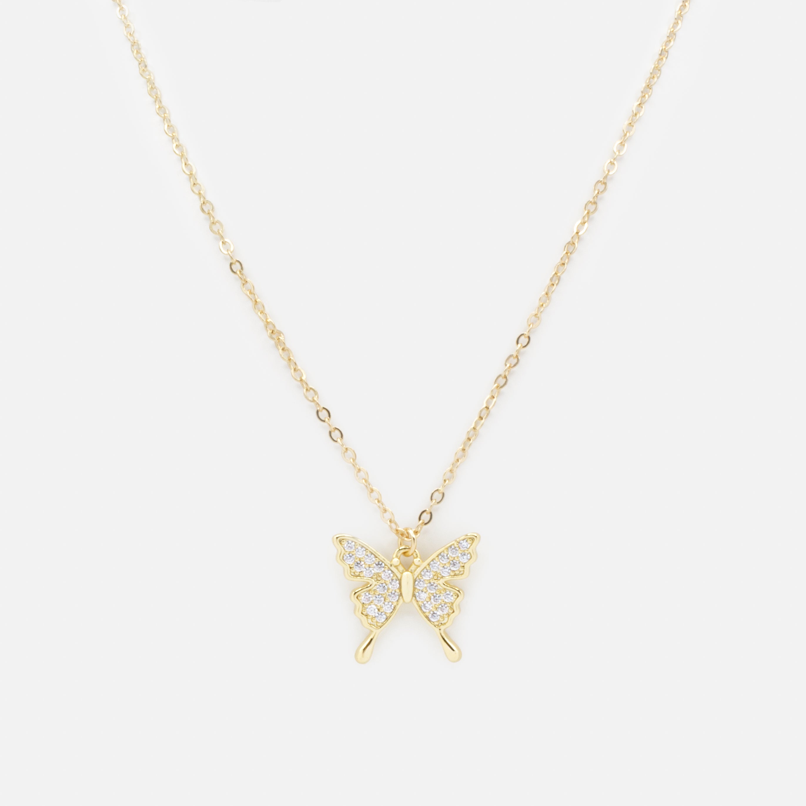Collier doré avec breloque papillon et zircons cubiques