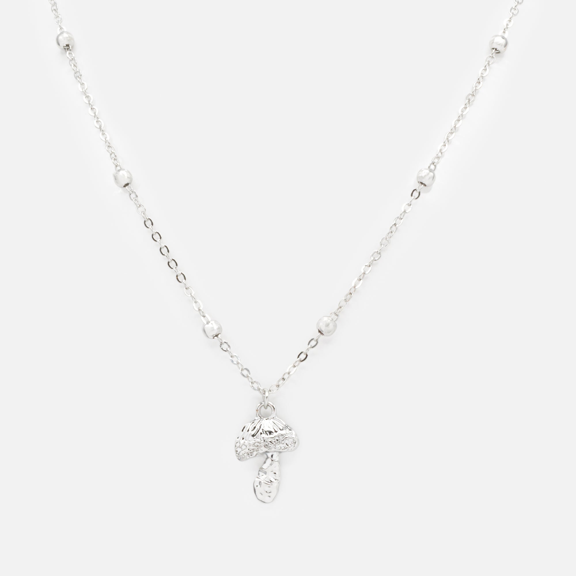 Collier argenté avec breloque champignon