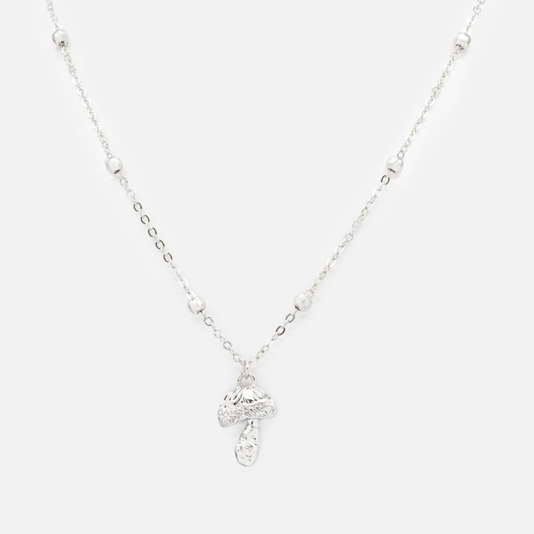 Collier argenté avec breloque champignon