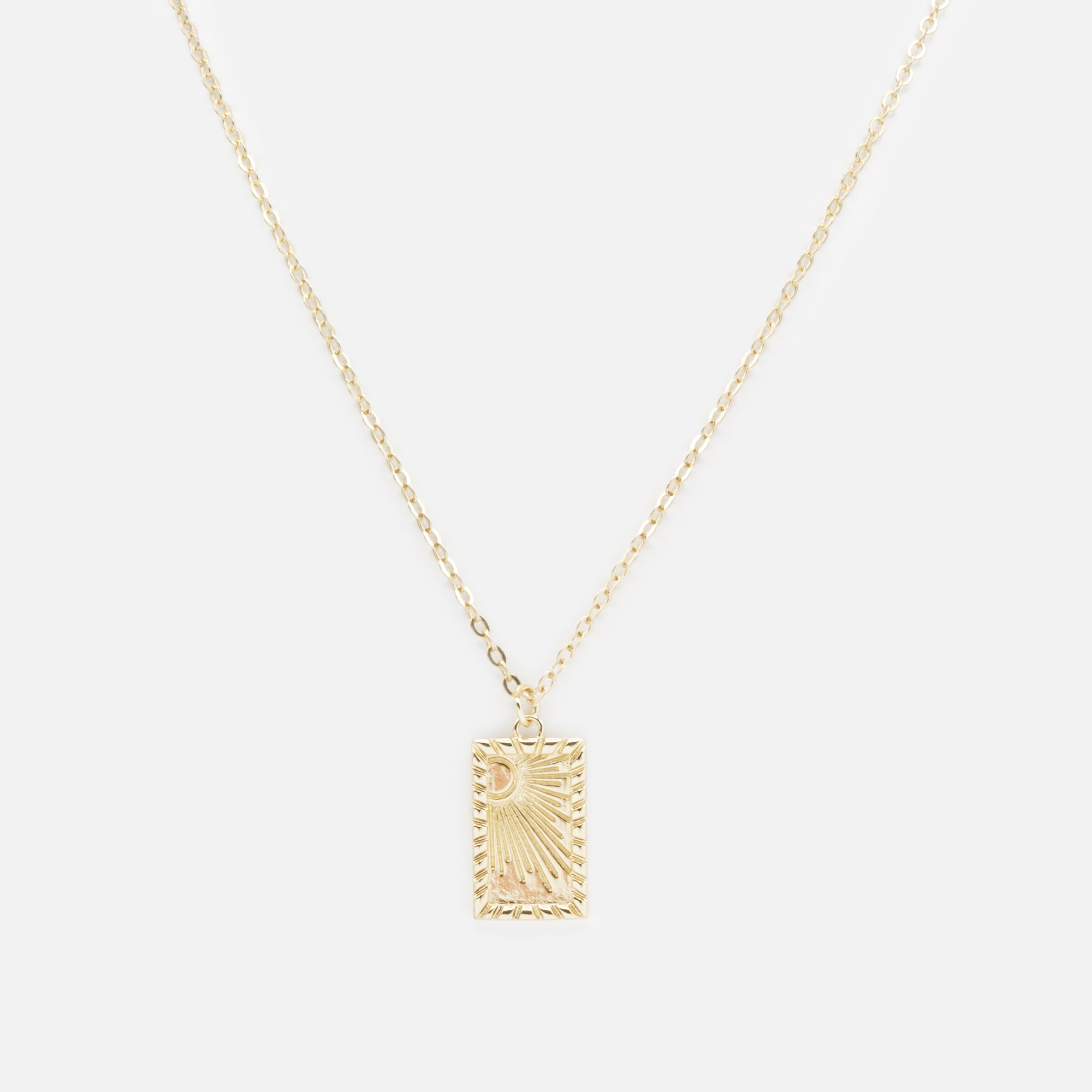 Collier doré avec breloque texturée soleil levant