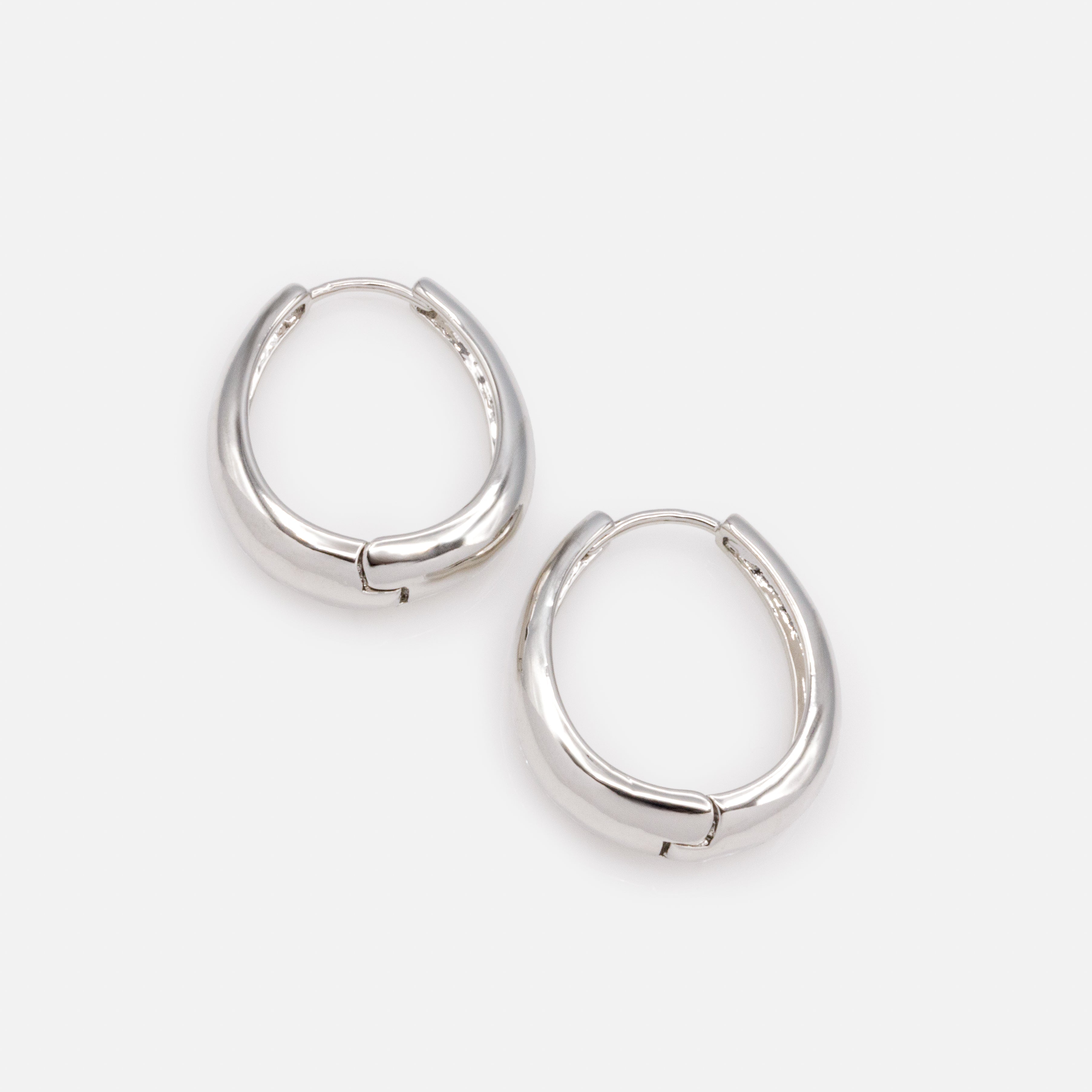 Boucles d'oreilles anneaux argentés ovales