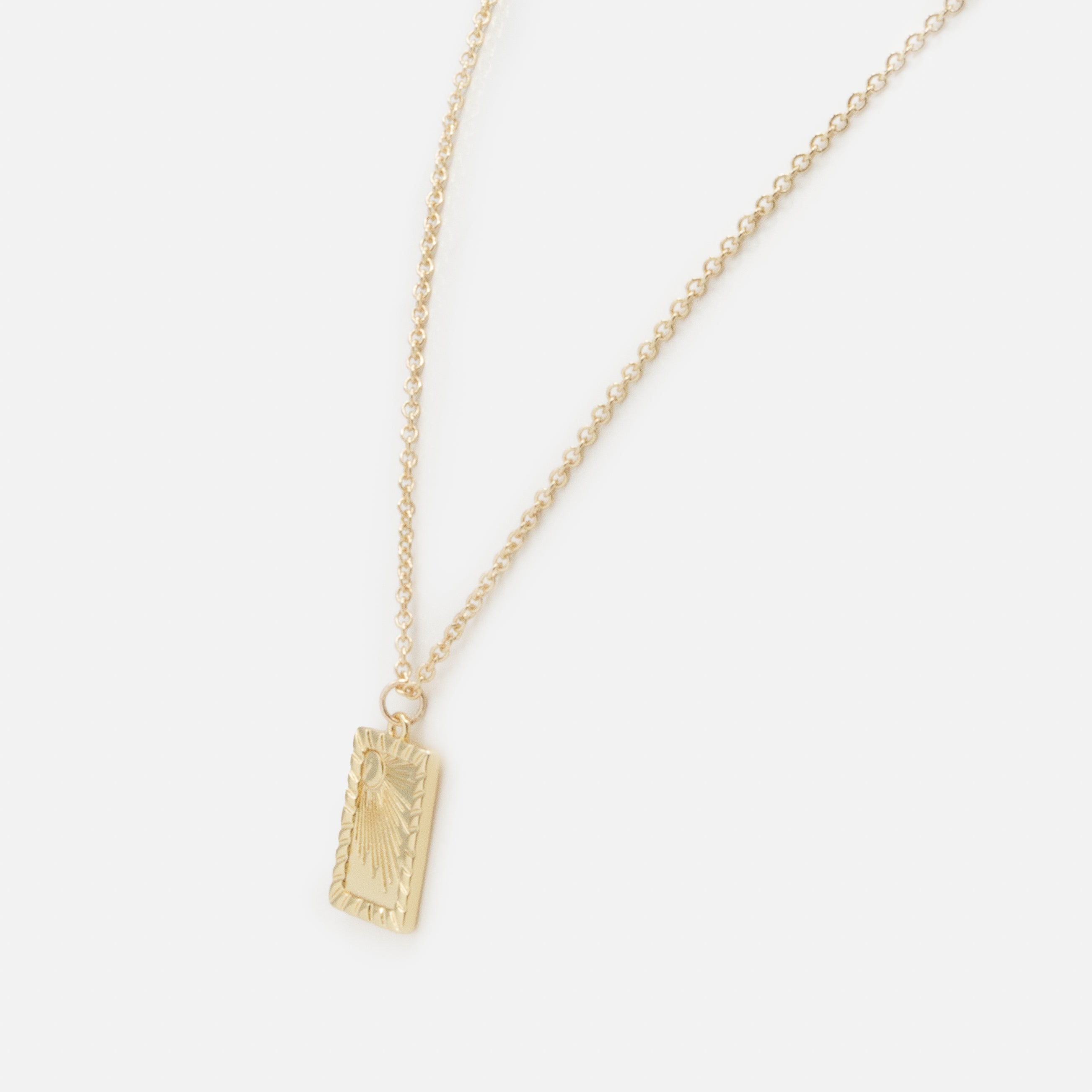 Collier doré soleil brûlant
