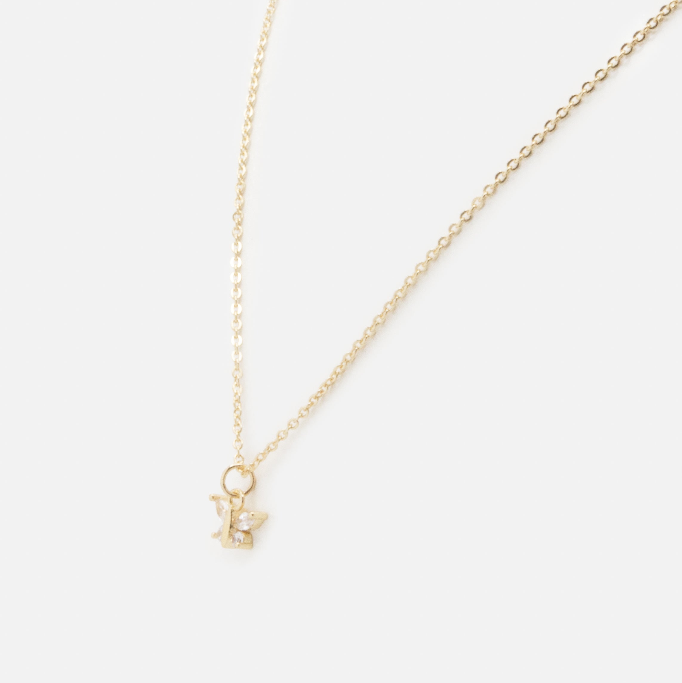 Collier doré breloque petit papillon avec zircons cubiques
