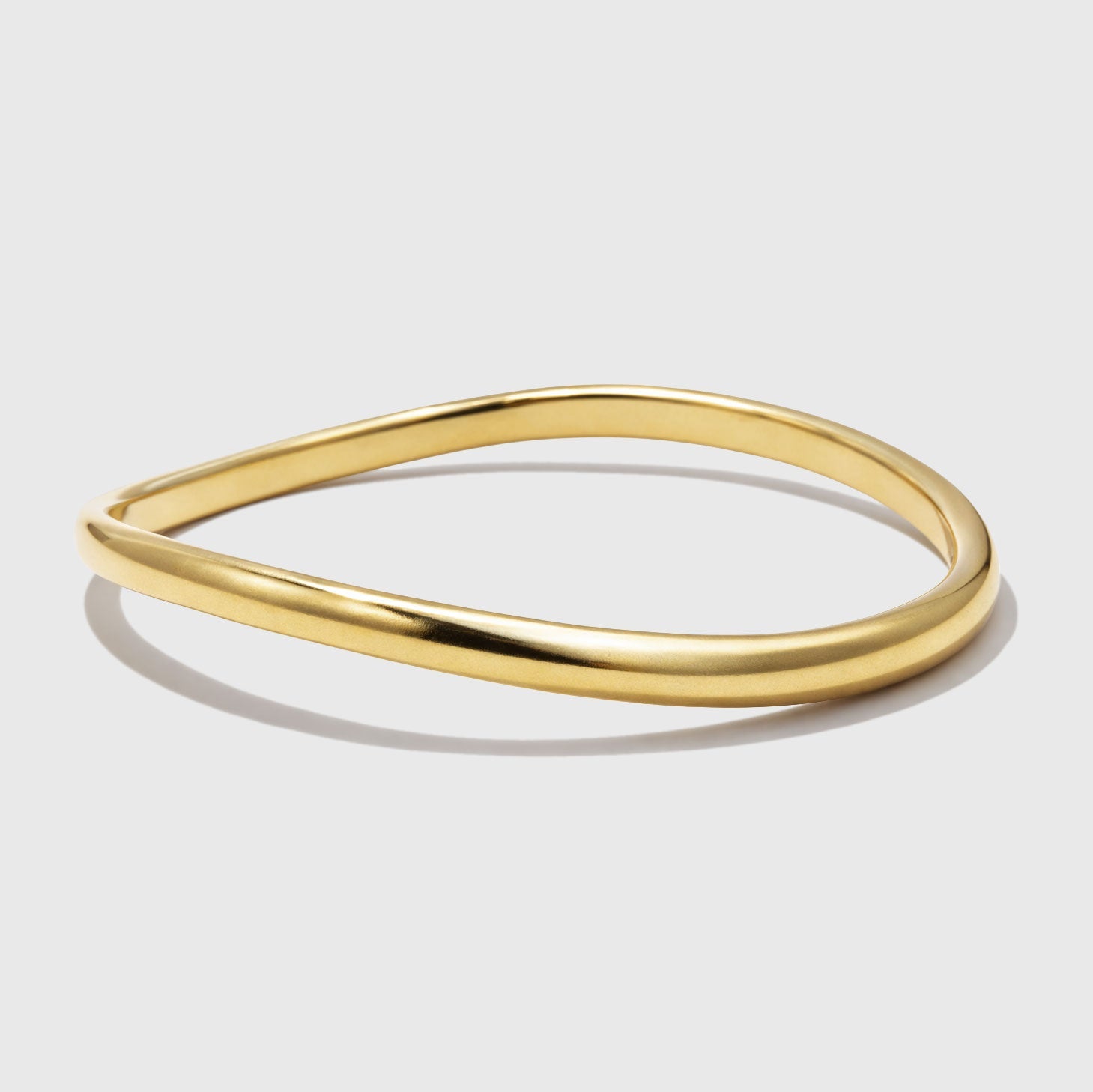 Bracelet jonc légèrement torsadé doré