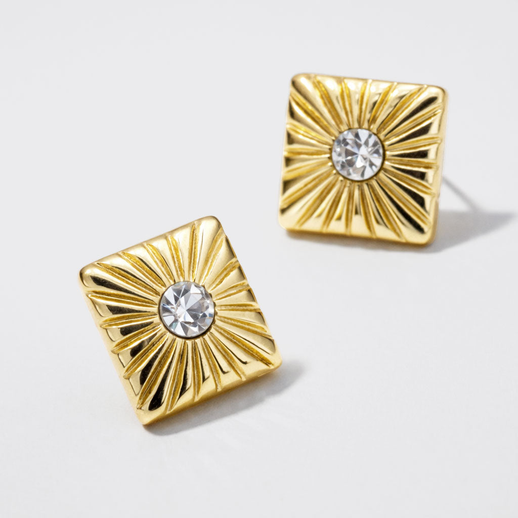 Duo de boucles d'oreilles dorées clou soleil et charm éléphant