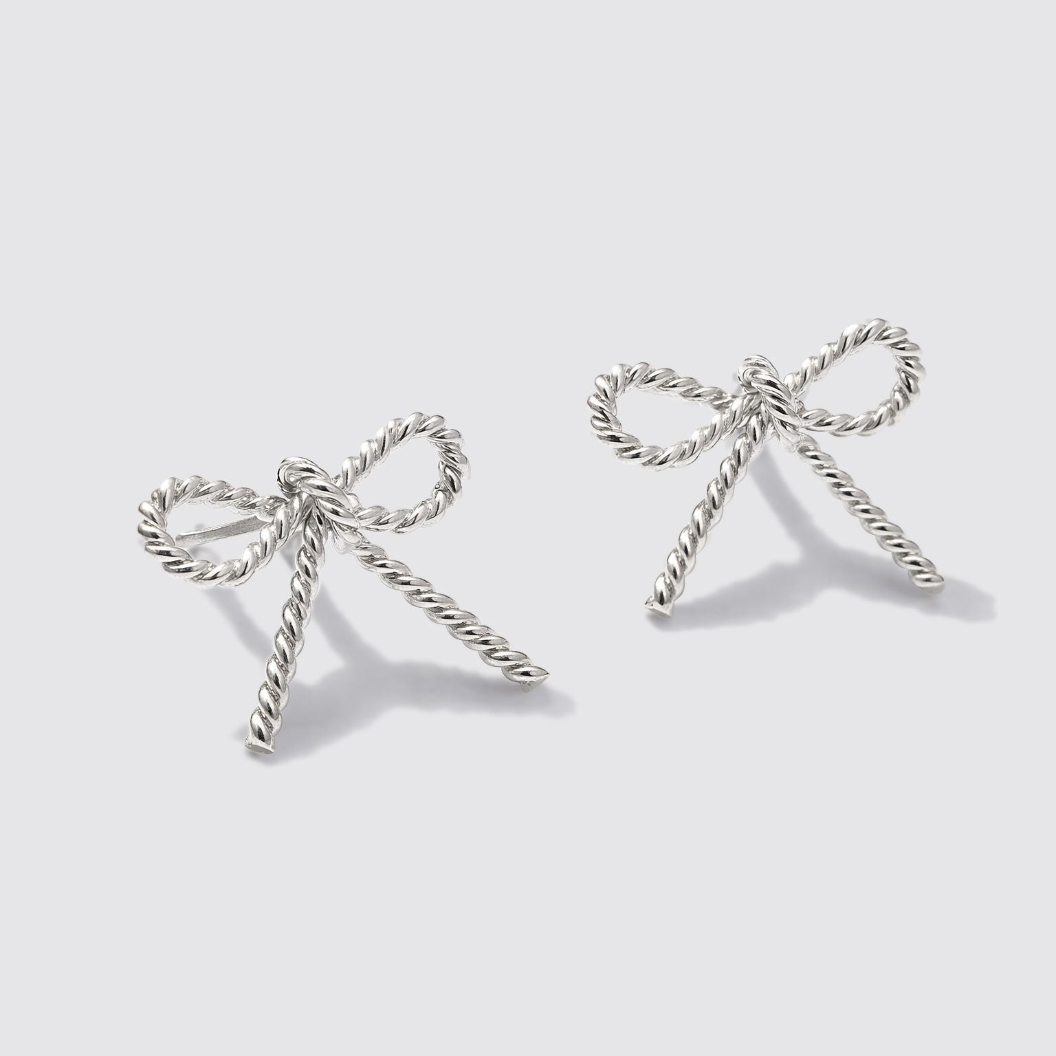 Boucles d'oreilles clous nœud texturé argenté