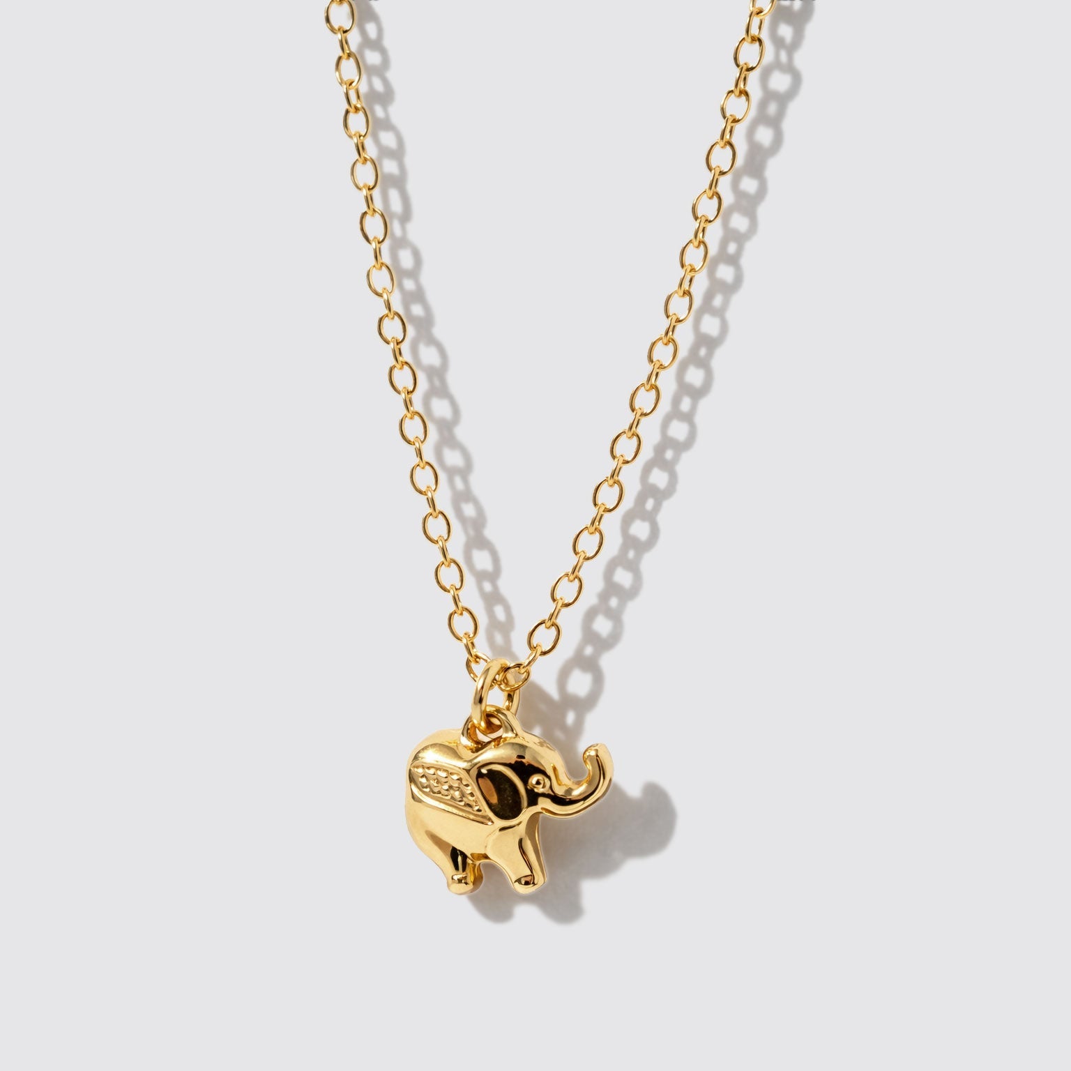 Collier fin doré à pendentif charm éléphant