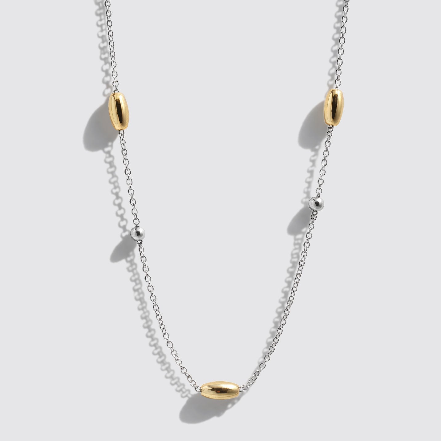 Collier argenté à perles bicolores
