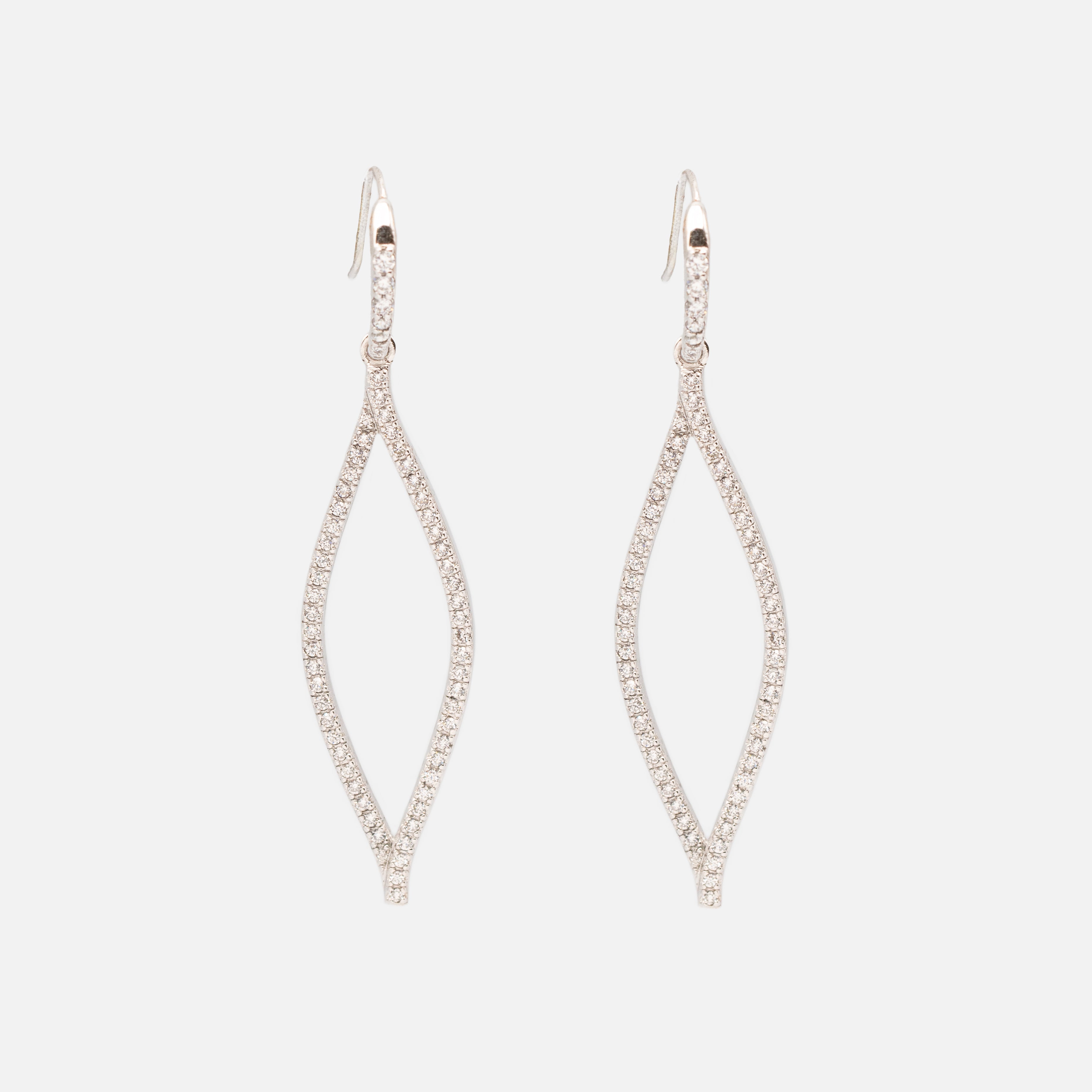 Boucles d'oreilles longues avec zircons cubiques en argent sterling