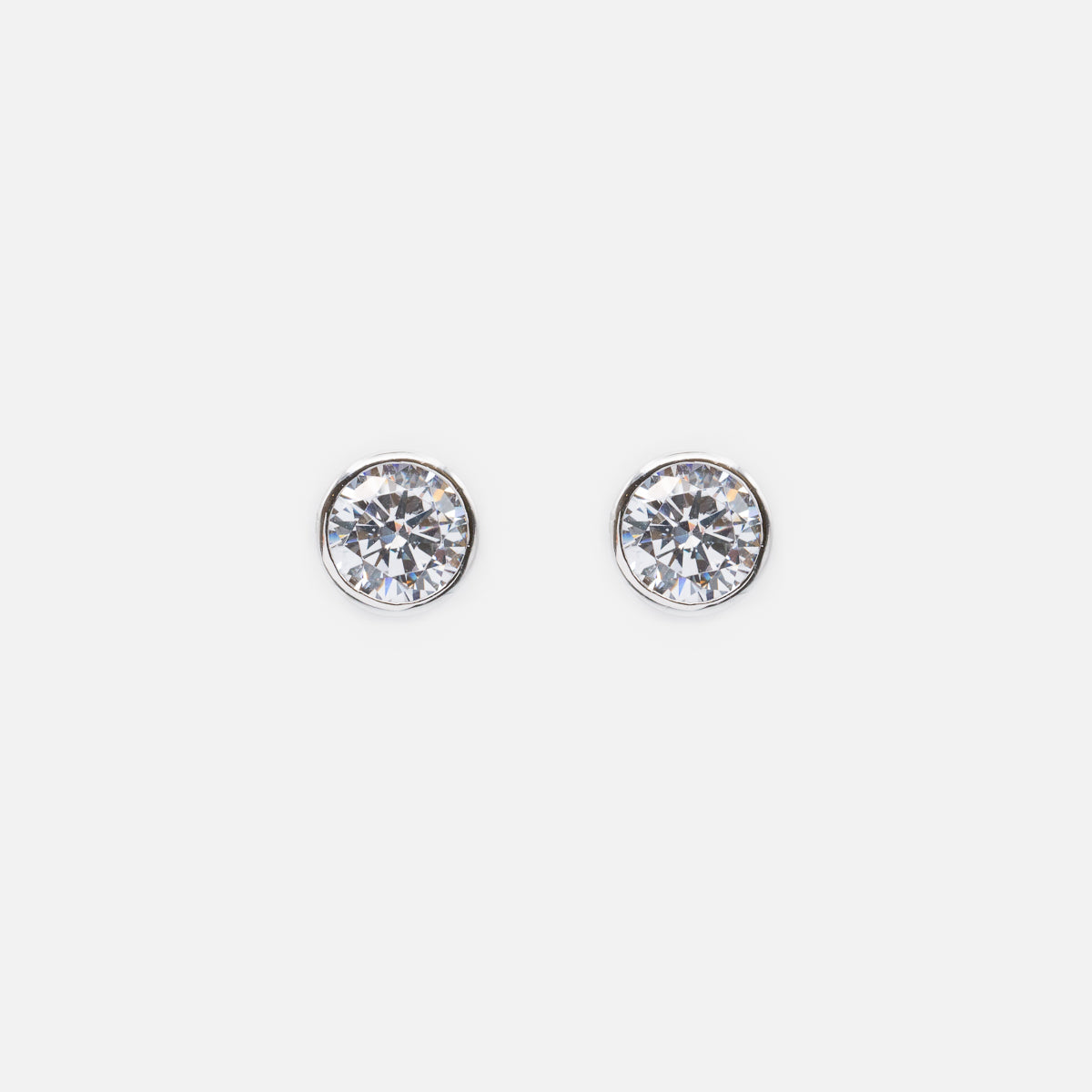 Boucles d'oreilles fixes 8mm avec zircon cubique en argent sterling