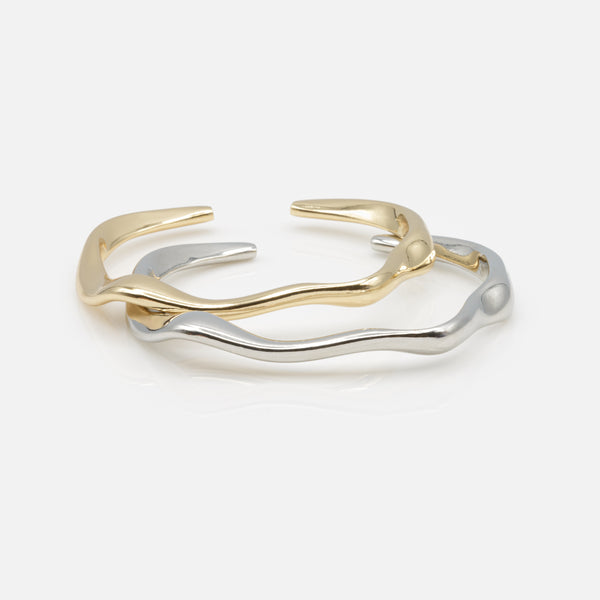 Charger l&#39;image dans la galerie, Duo de bracelets rigides doré et argenté effet vagues
