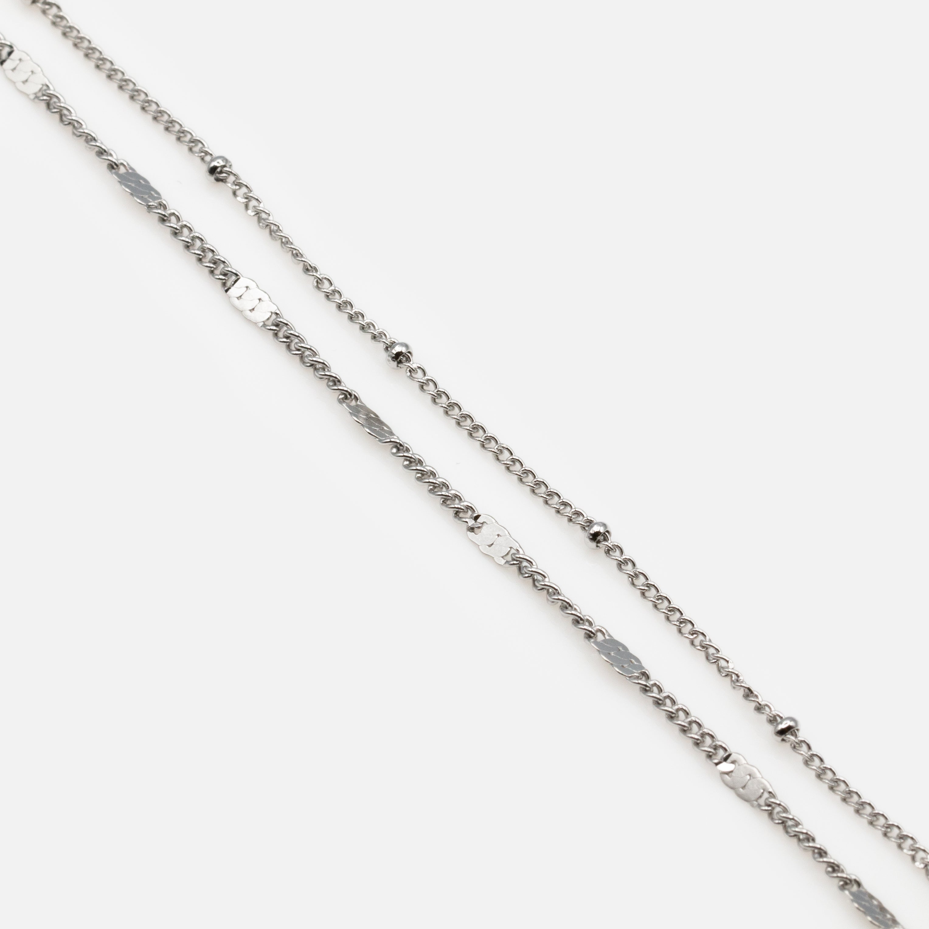 Duo de bracelets argentés avec billes et insertions plates en acier inoxydable