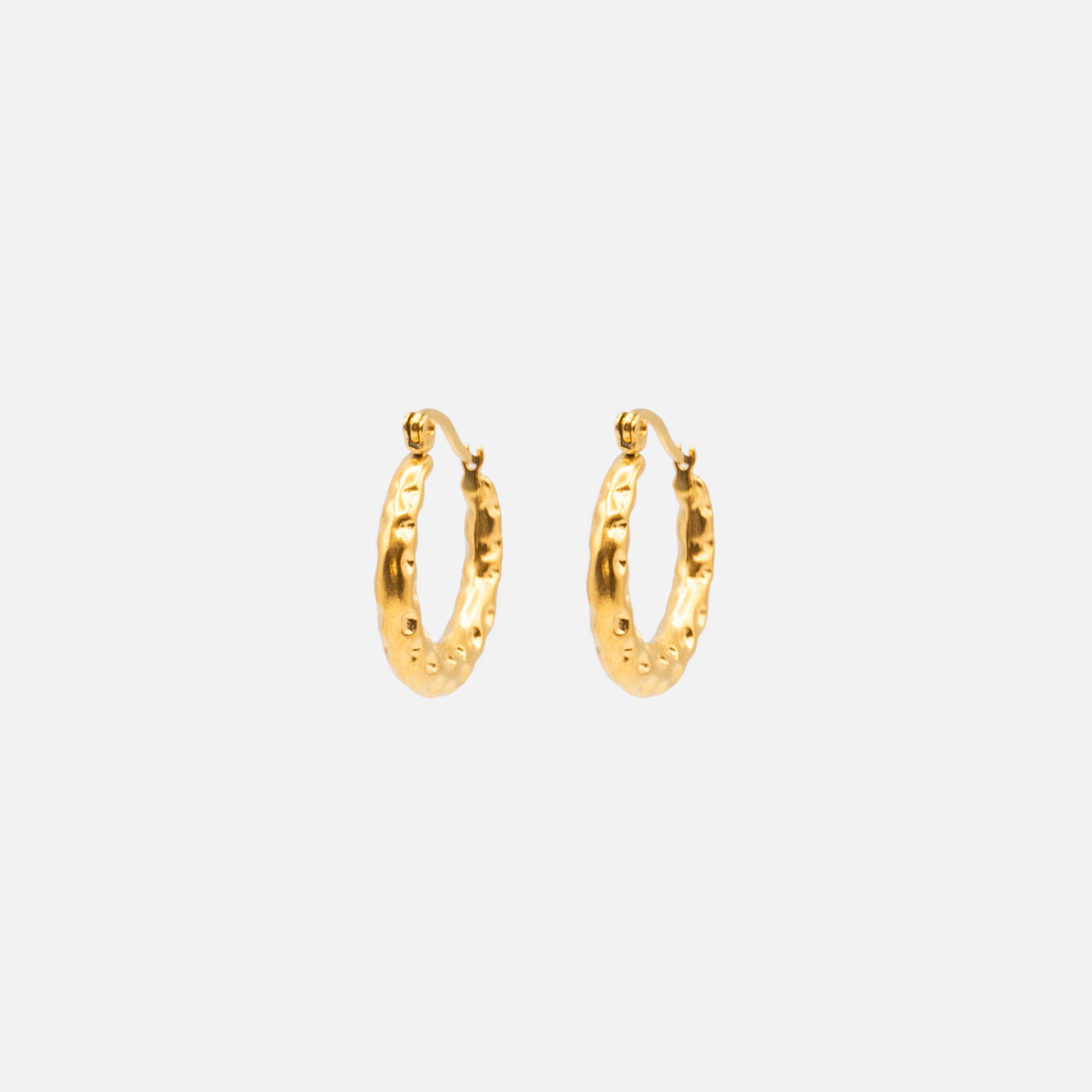 22 mm gold hoop earrings with hammered effect in stainless steel