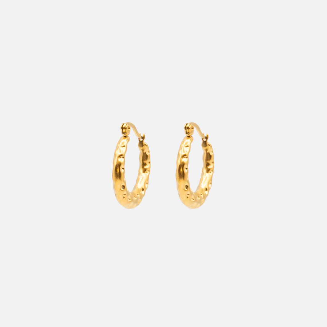 22 mm gold hoop earrings with hammered effect in stainless steel