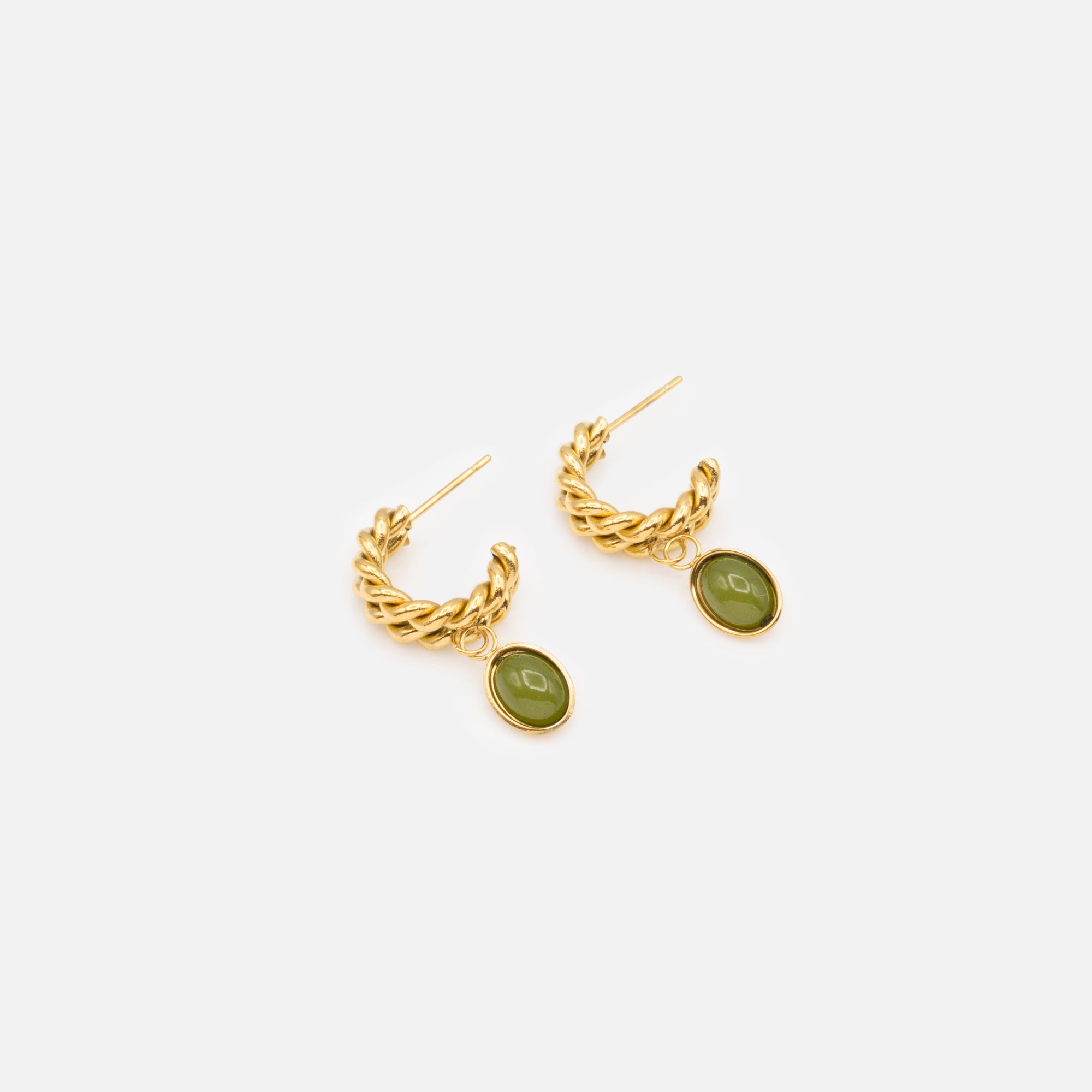 Boucles d'oreilles demi-anneaux torsadés dorés 15 mm avec breloque pierre ovale verte en acier inoxydable