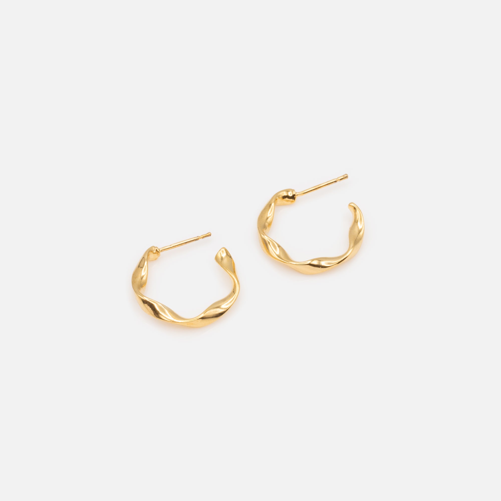 25 mm golden irregular hoop earrings in stainless steel