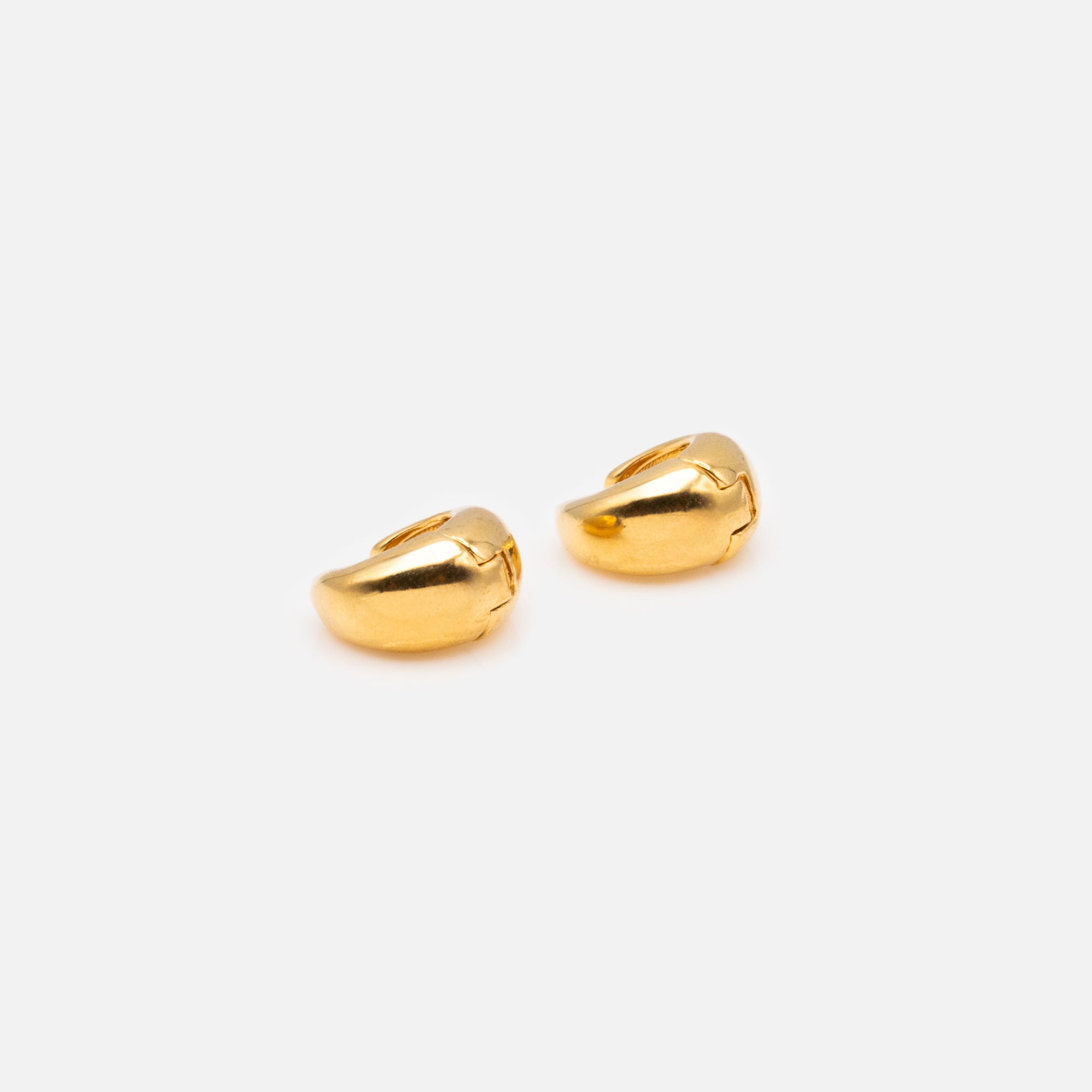 Small gold hoop earrings 16 mm with wide base in stainless steel