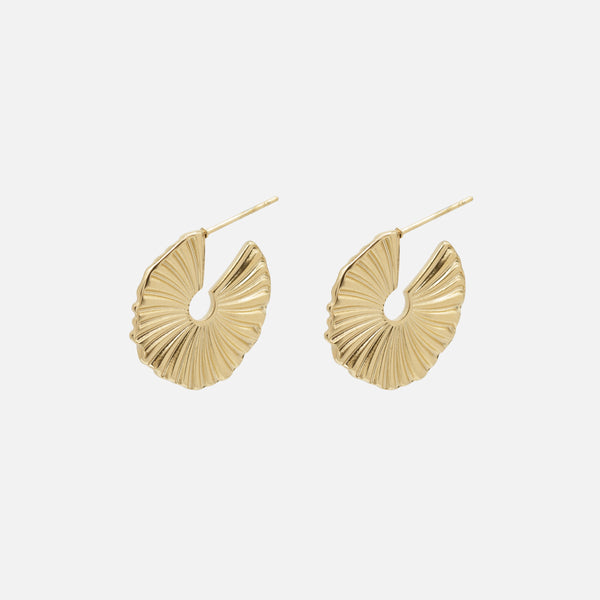 Load image into Gallery viewer, Gold shell earrings in stainless steel
