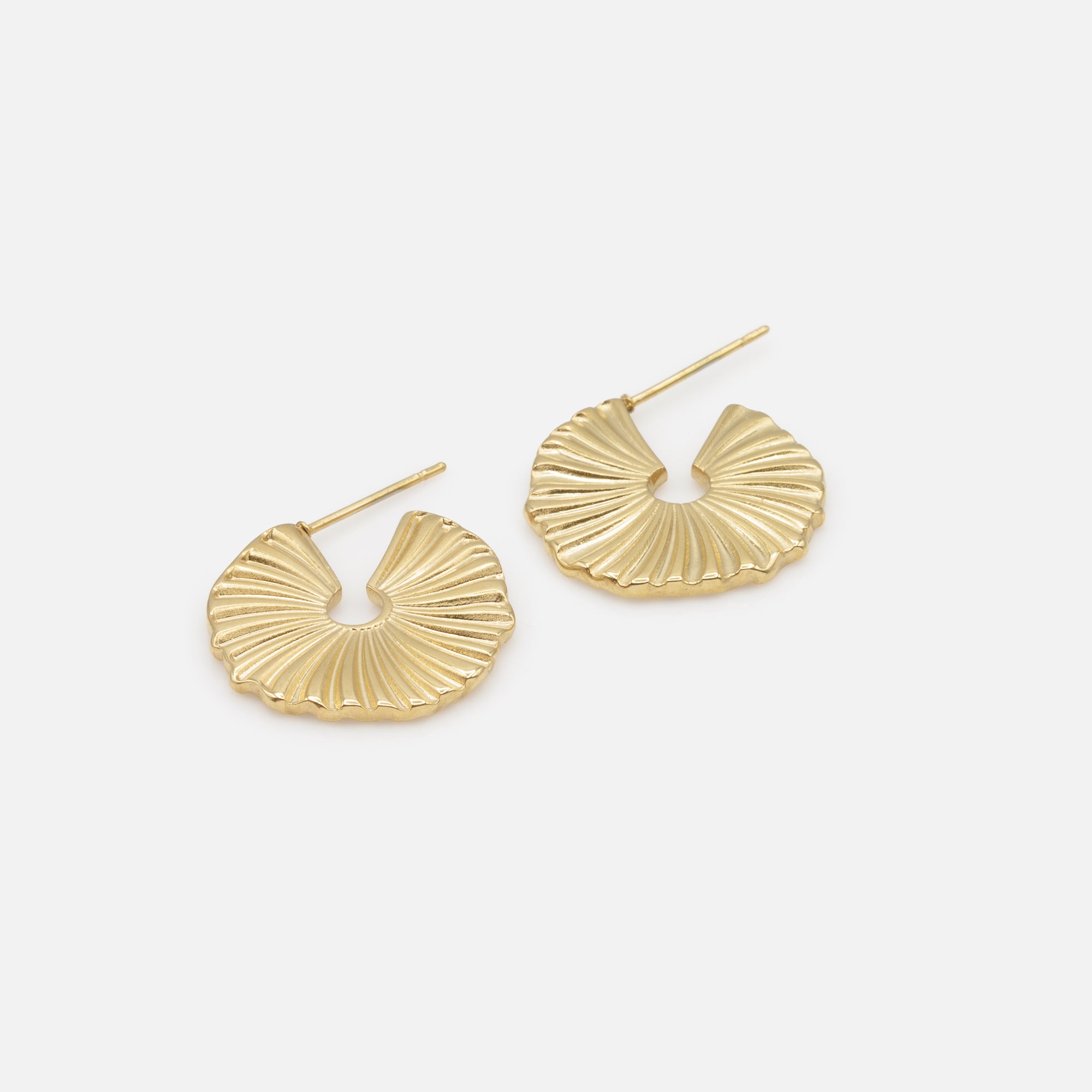 Gold shell earrings in stainless steel