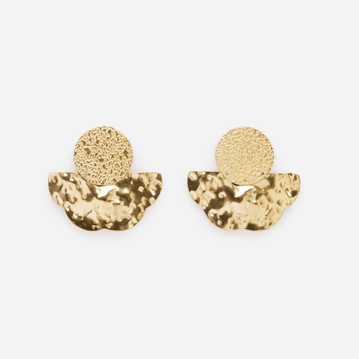 Boucles d'oreilles dorées texturées et martelées en acier inoxydable