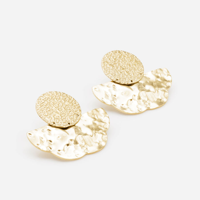 Boucles d'oreilles dorées texturées et martelées en acier inoxydable