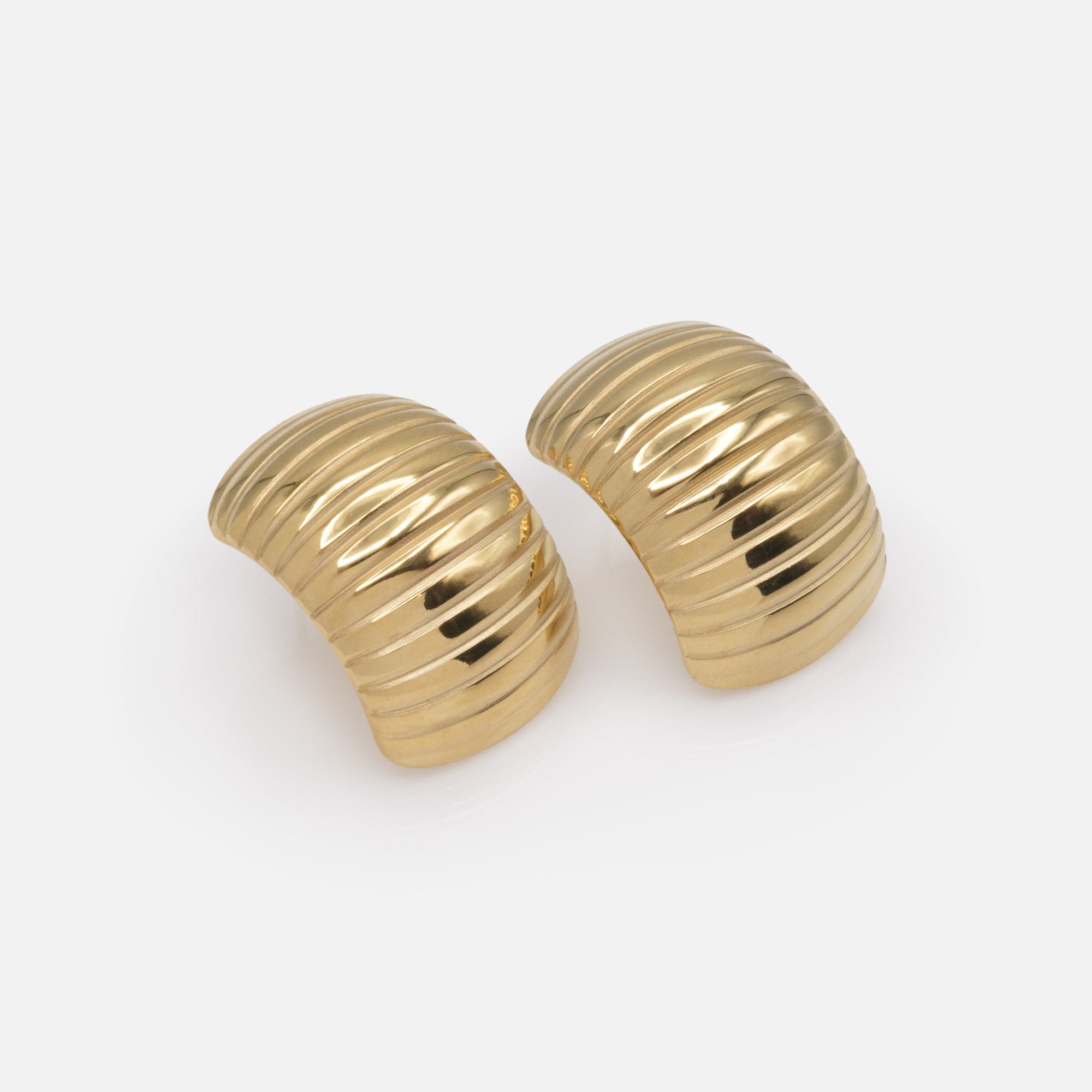 Boucles d'oreilles texturées dorées en acier inoxydable
