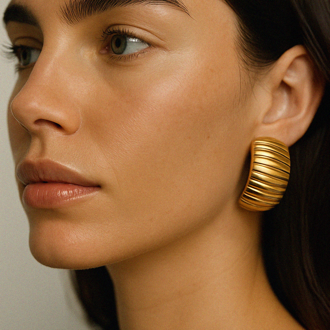 Boucles d'oreilles texturées dorées en acier inoxydable