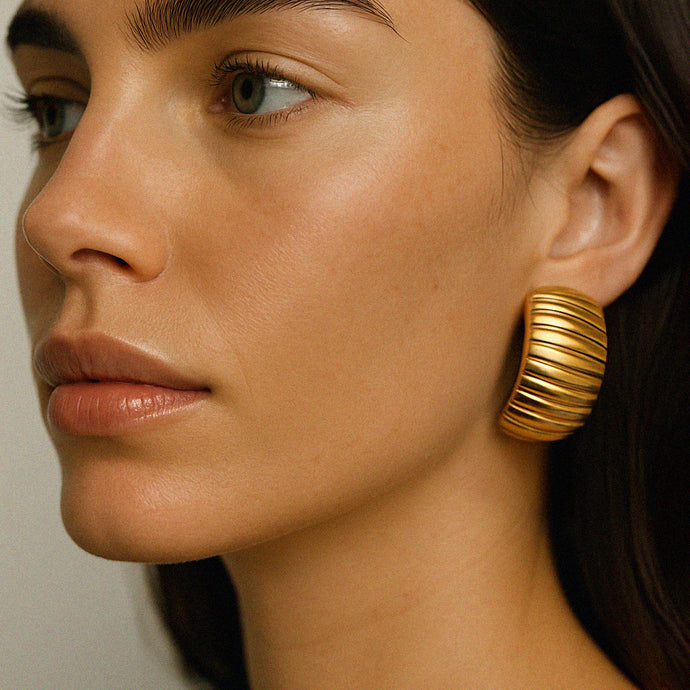 Boucles d'oreilles texturées dorées en acier inoxydable