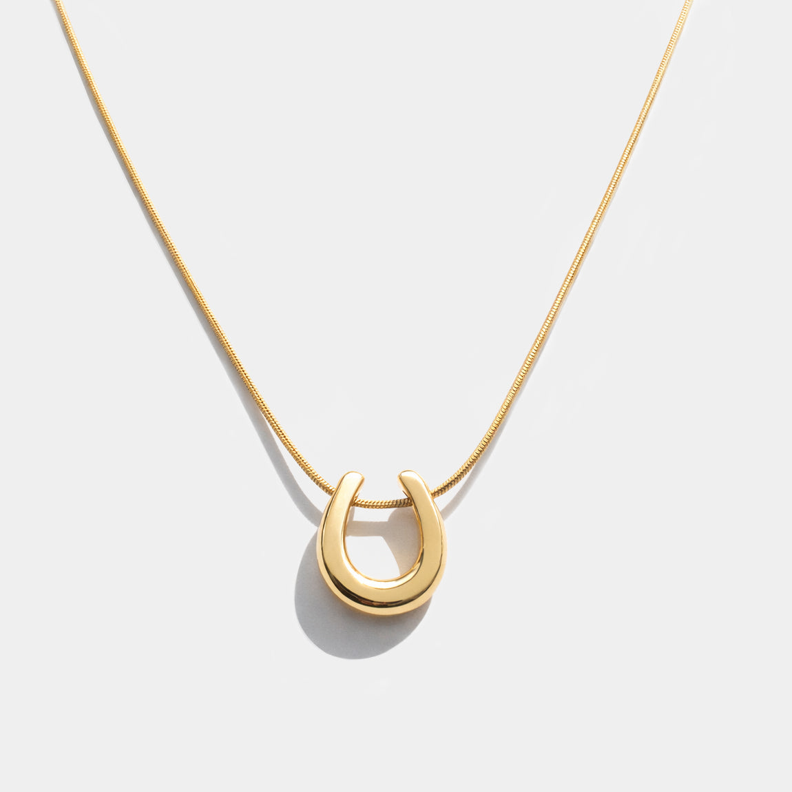Collier breloque fer à cheval doré en acier inoxydable