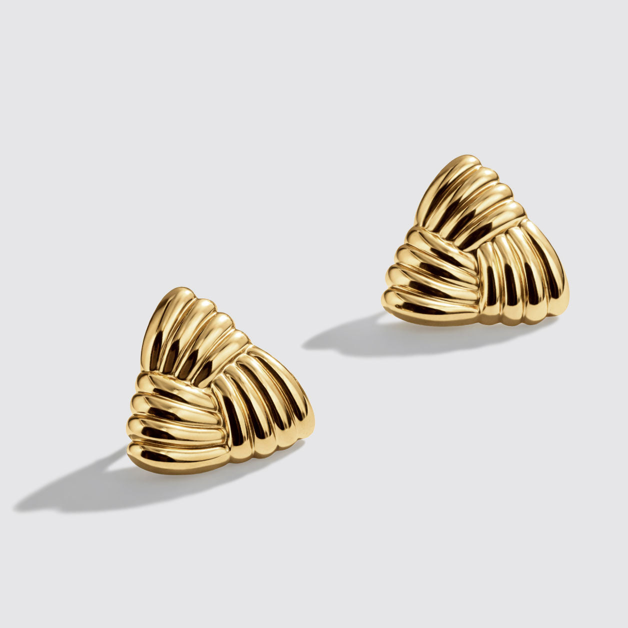 Boucles d'oreilles triangle texturé doré en acier inoxydable