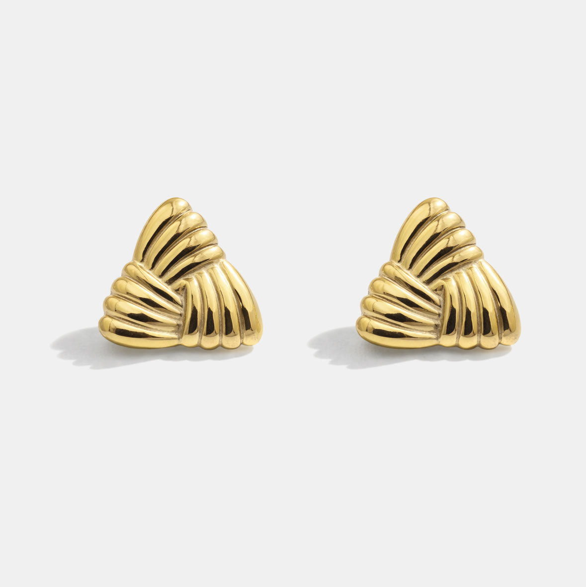 Boucles d'oreilles triangle texturé doré en acier inoxydable