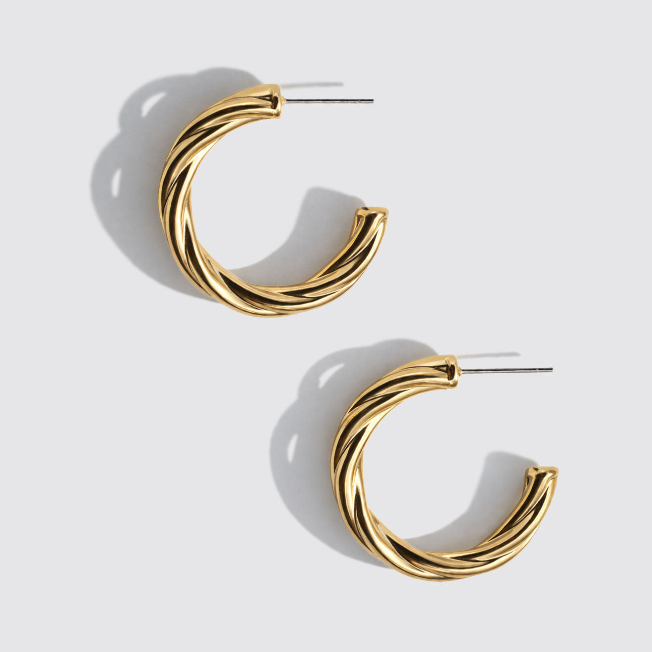 Boucles d'oreilles anneaux torsadés dorés en acier inoxydable