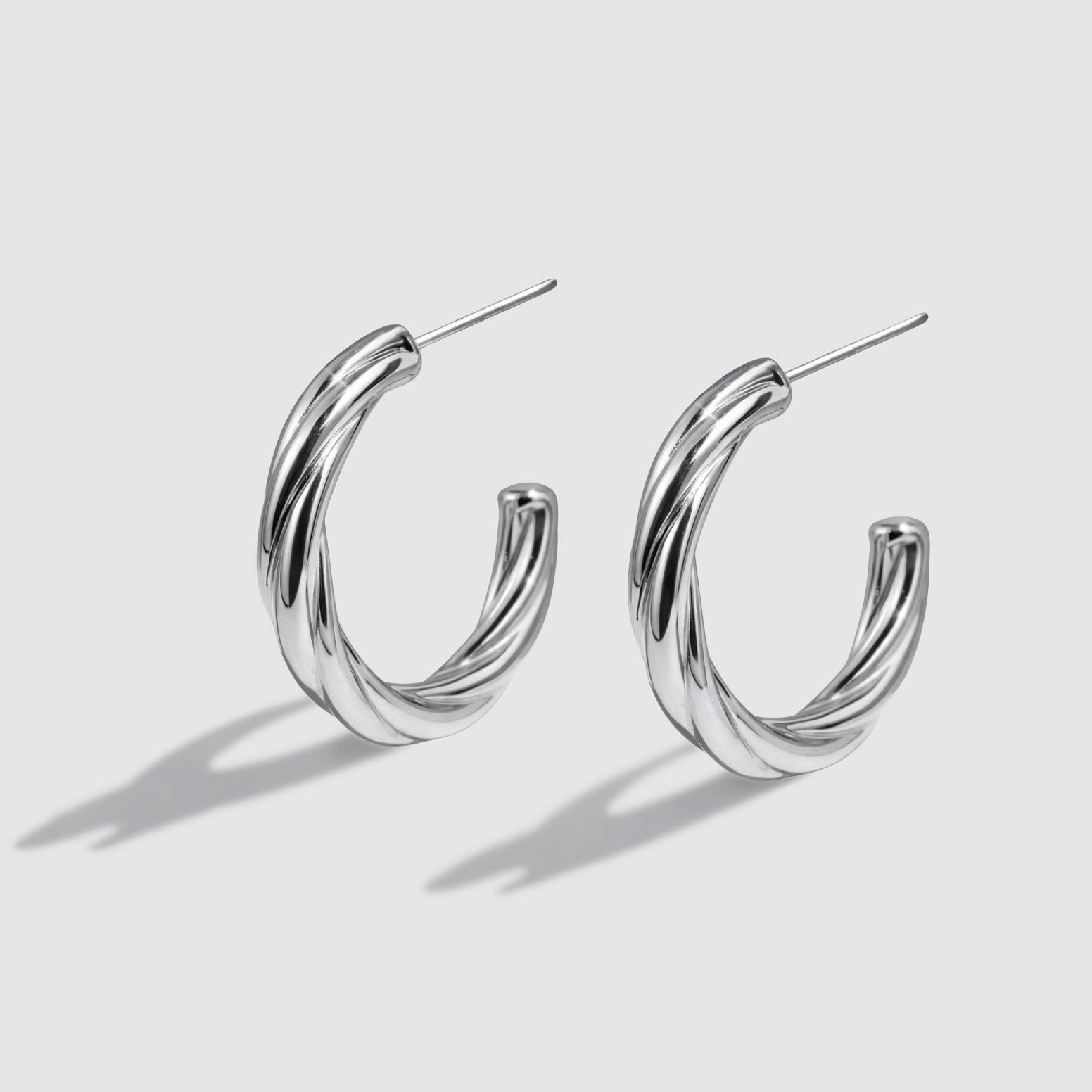 Boucles d'oreilles anneaux torsadés argentés en acier inoxydable