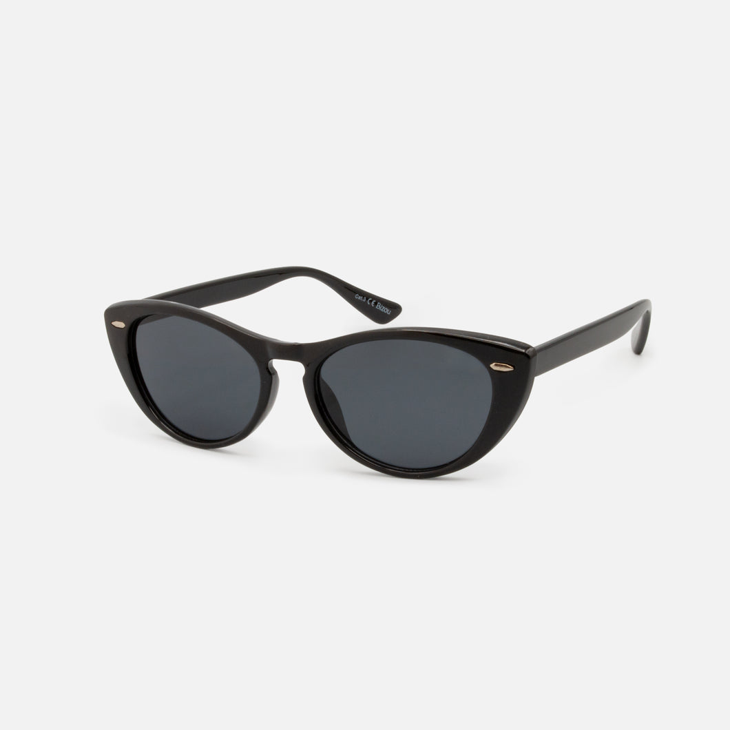Black cat eye sunglasses with oval lenses