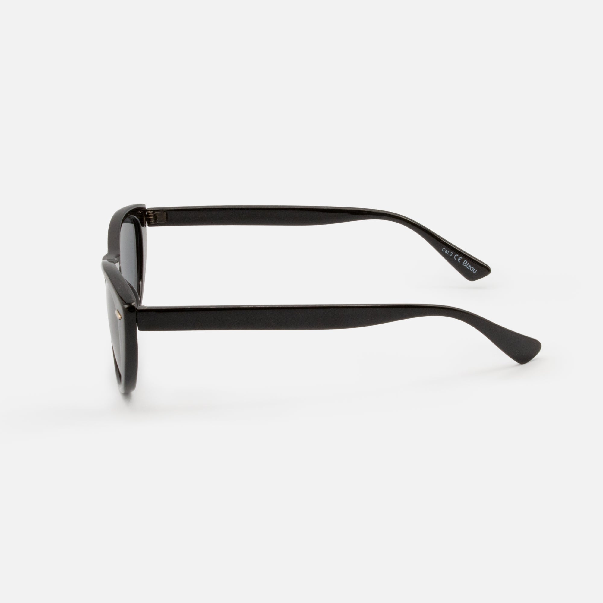 Black cat eye sunglasses with oval lenses