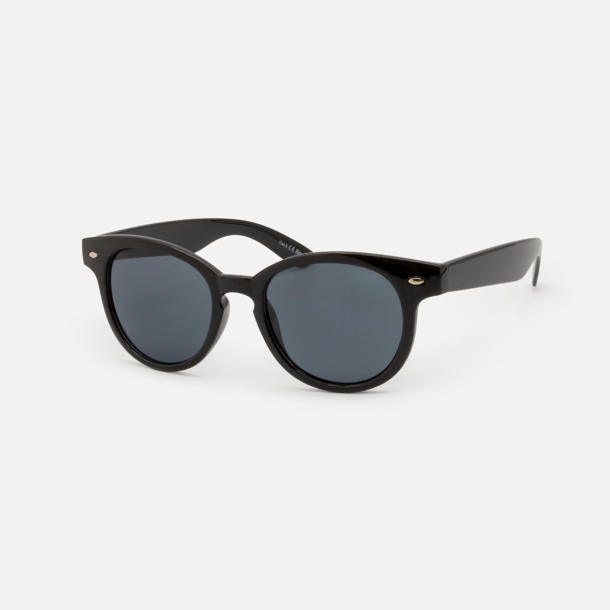 Black round sunglasses