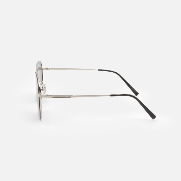 Lunettes de soleil aviateur argentées avec verres foncés
