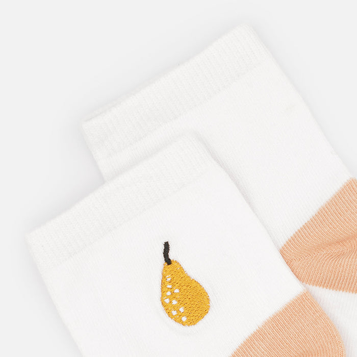 Bas cheville blancs avec broderie poire orangée