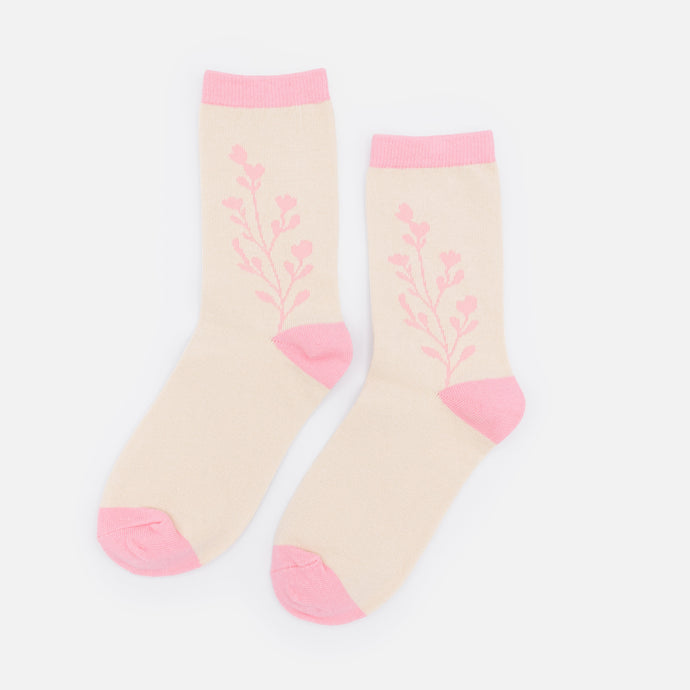 Bas beiges & rose pâle avec longue grappe de fleurs