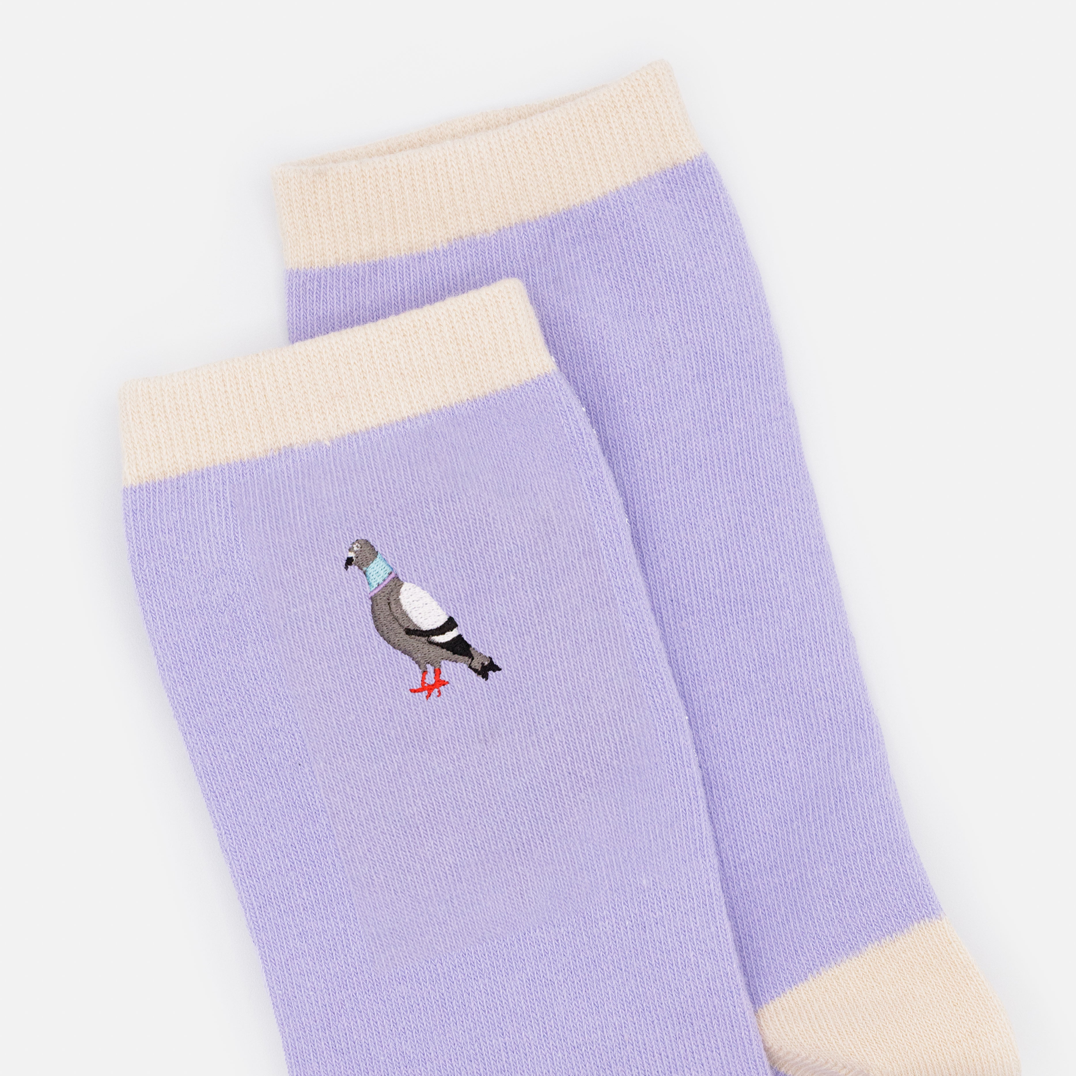 Bas lilas & beiges avec broderie pigeon
