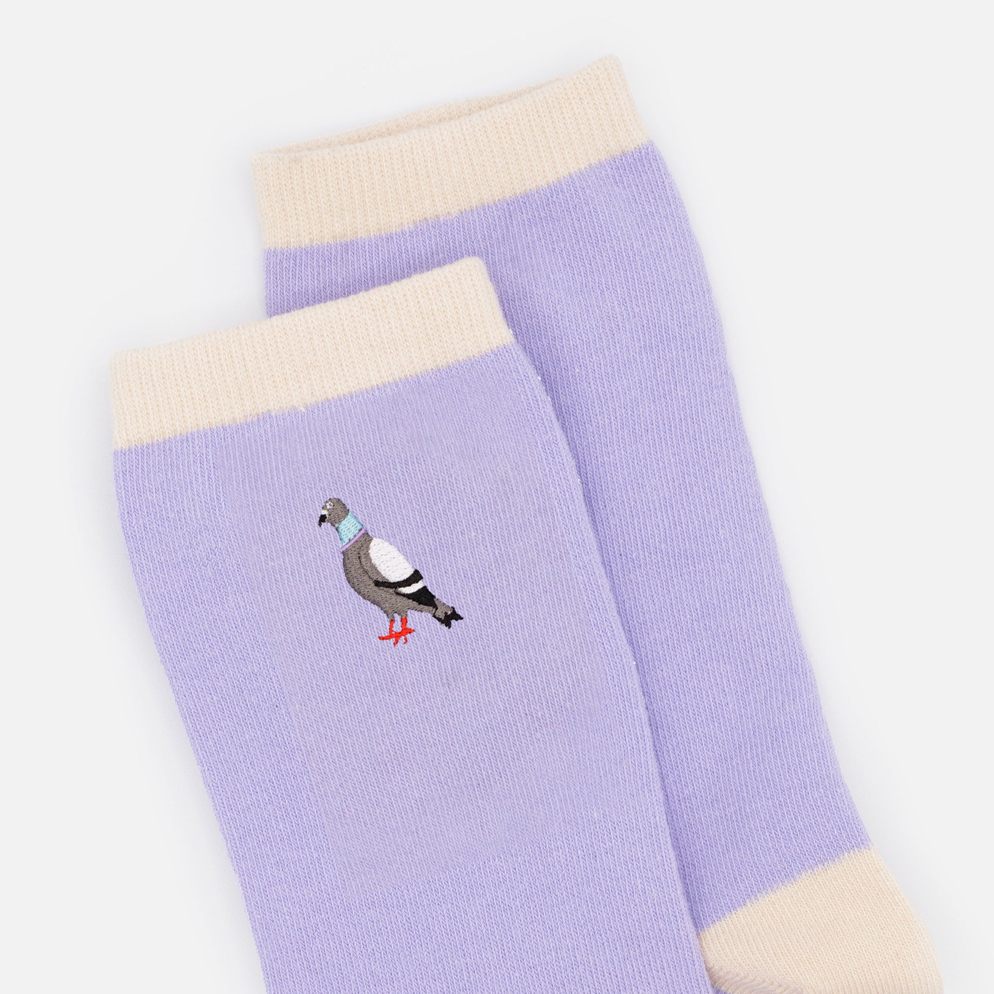 Bas lilas & beiges avec broderie pigeon