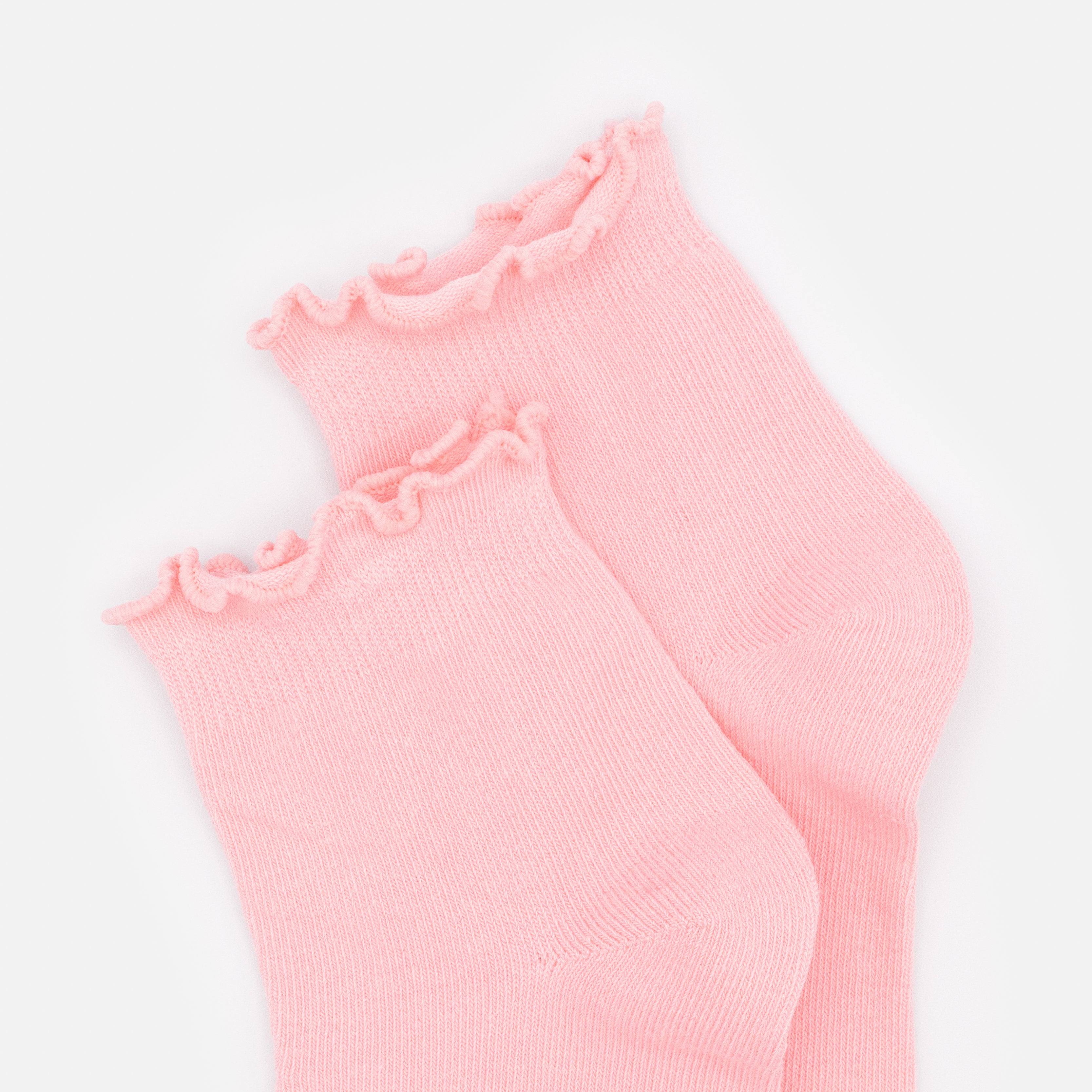 Bas cheville rose pâle à bordure ondulée