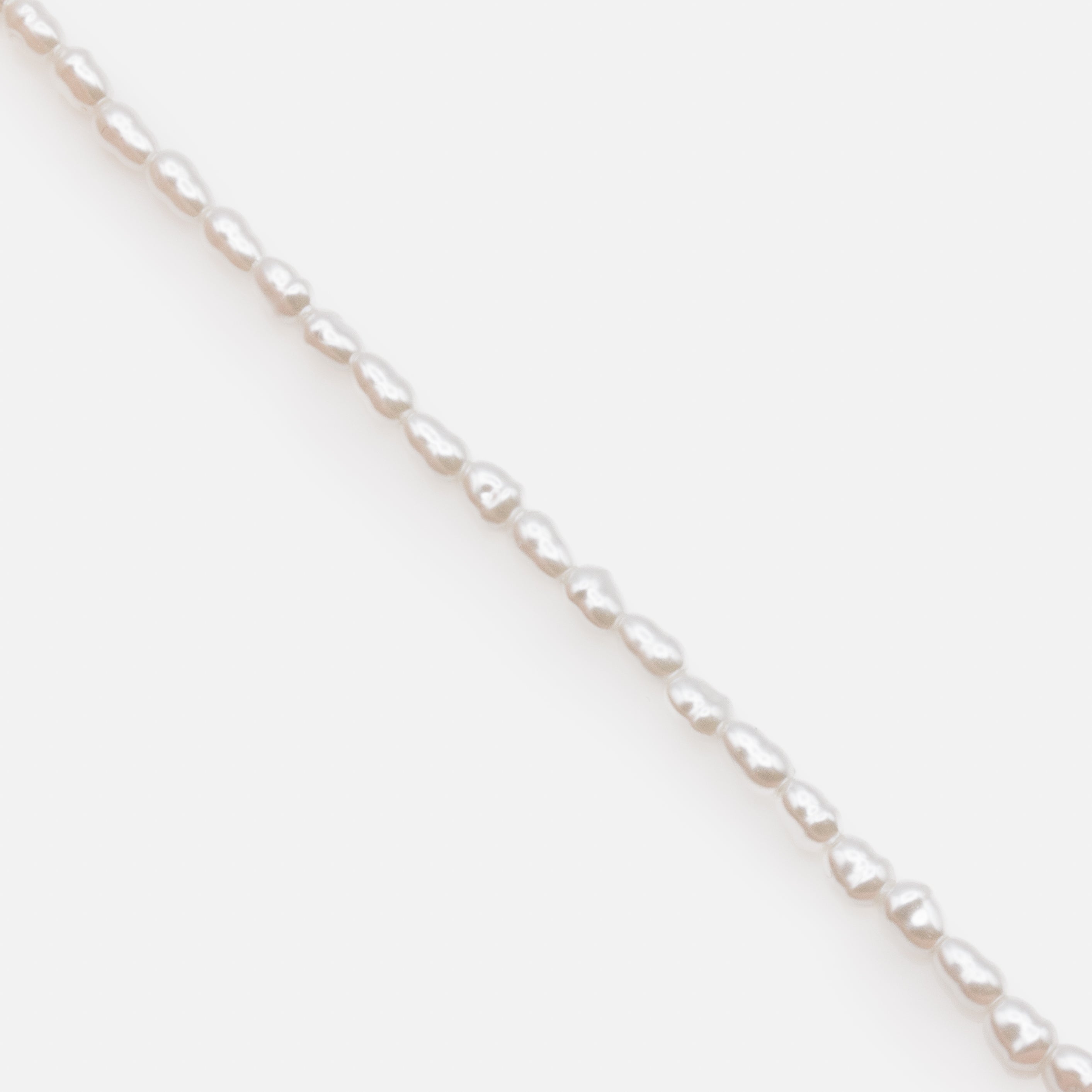 Ensemble trois bracelets dorés perles et billes
