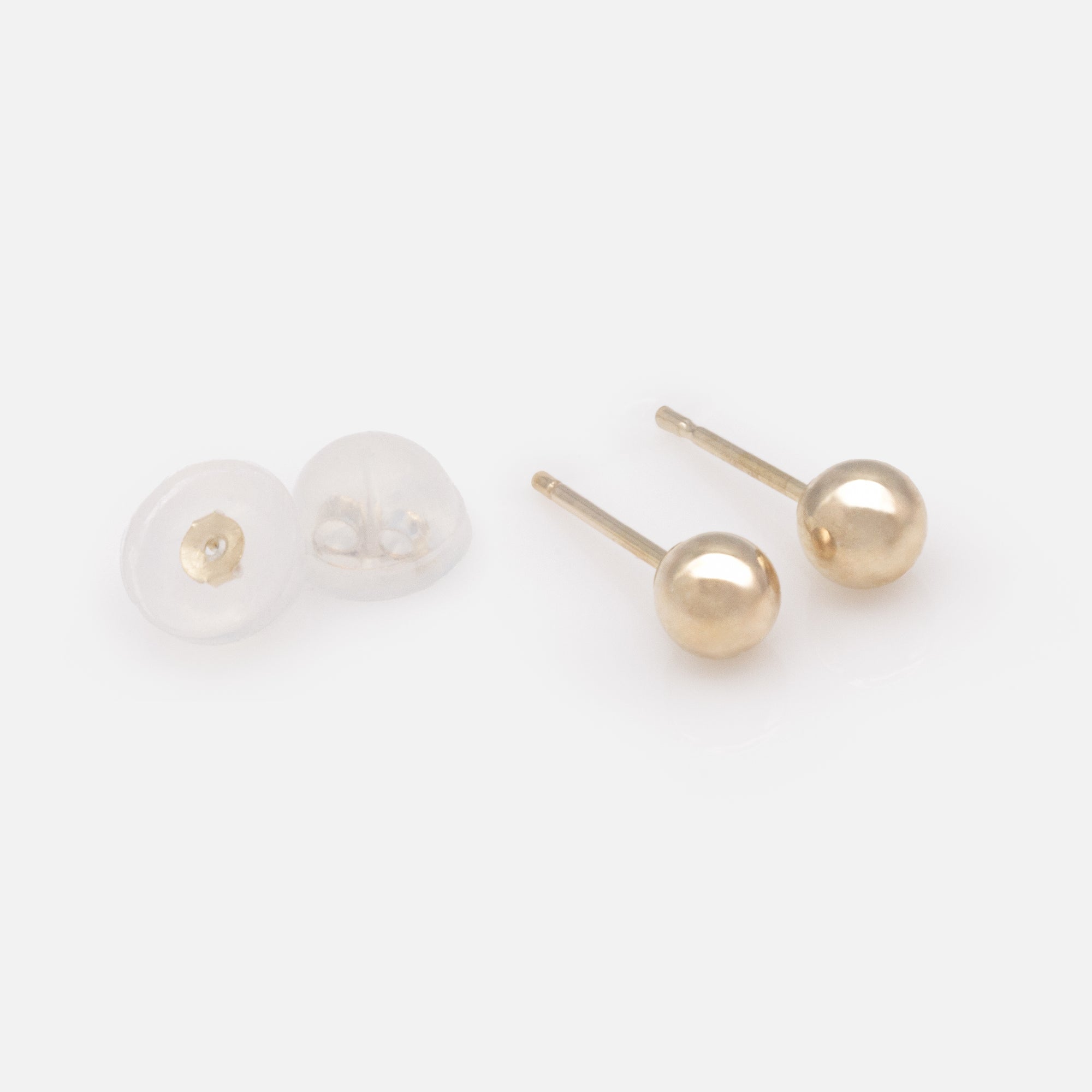 Boucles d’oreilles fixes 4 mm boules dorées or 10 carats