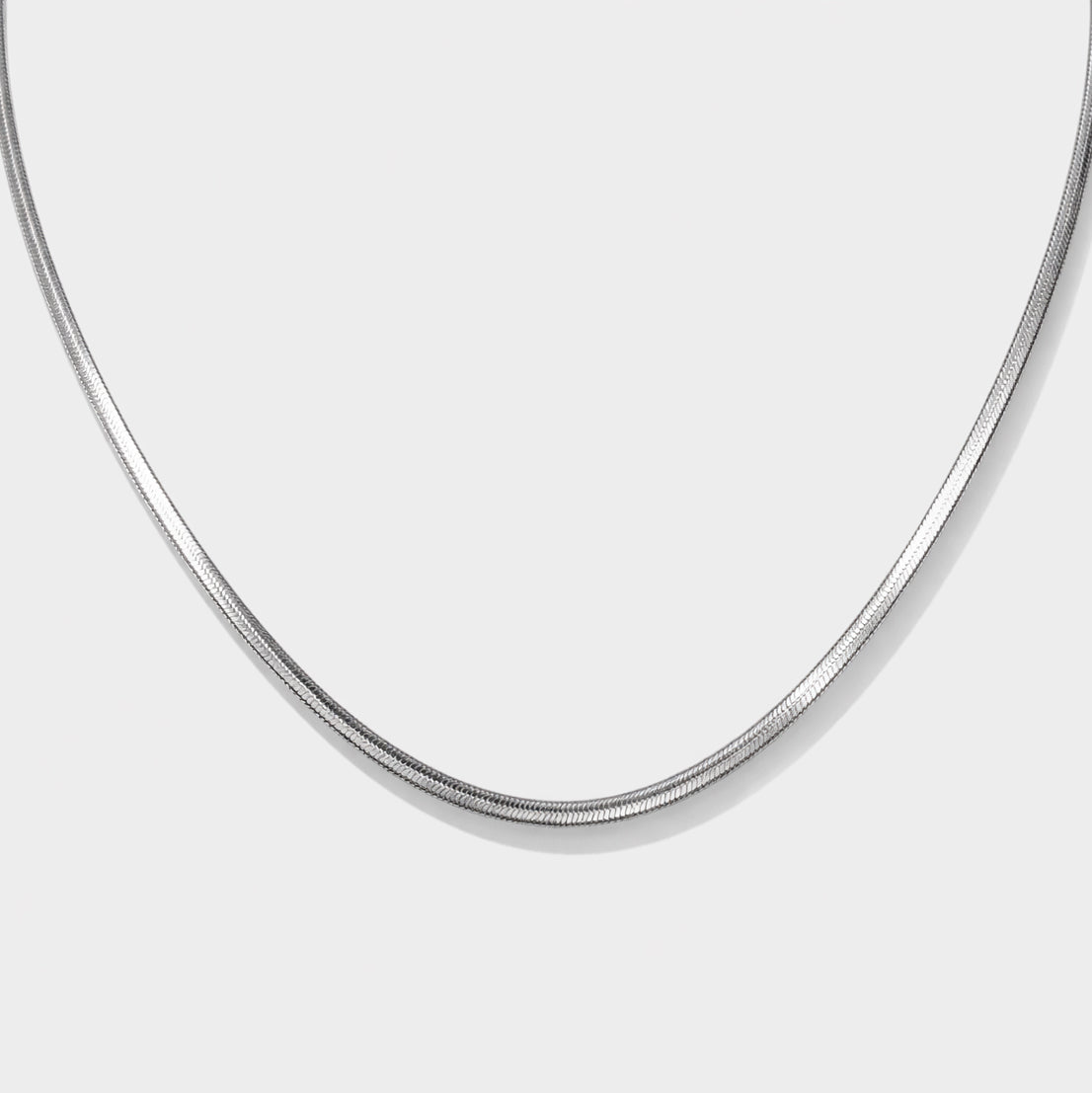 Chaîne maille serpent plate argentée en acier inoxydable